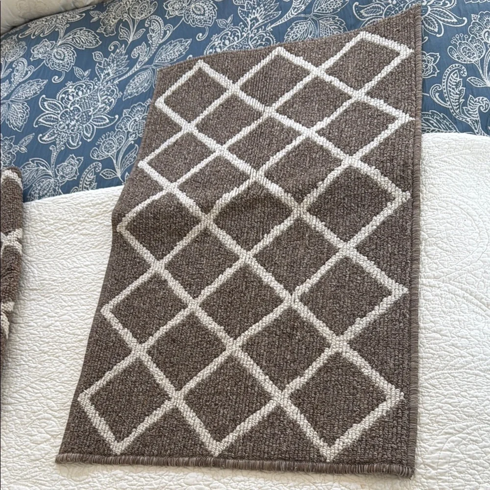 3 taupe Rugs